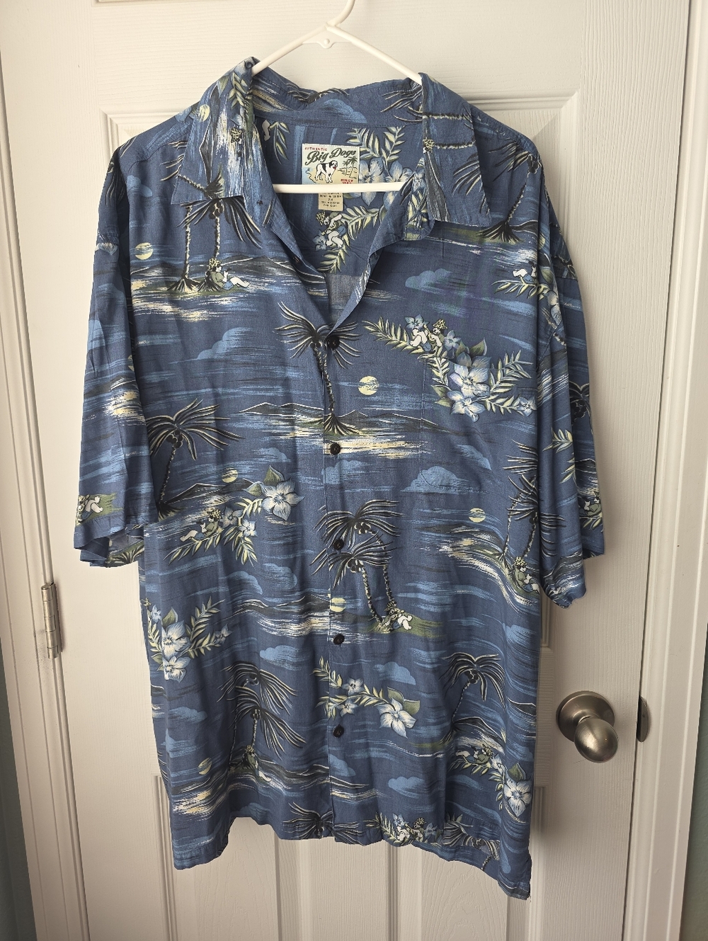 Big Dogs Men's Hawaiian Button-up Short Sleeve W/Pocket SZ 2XL All Over Print